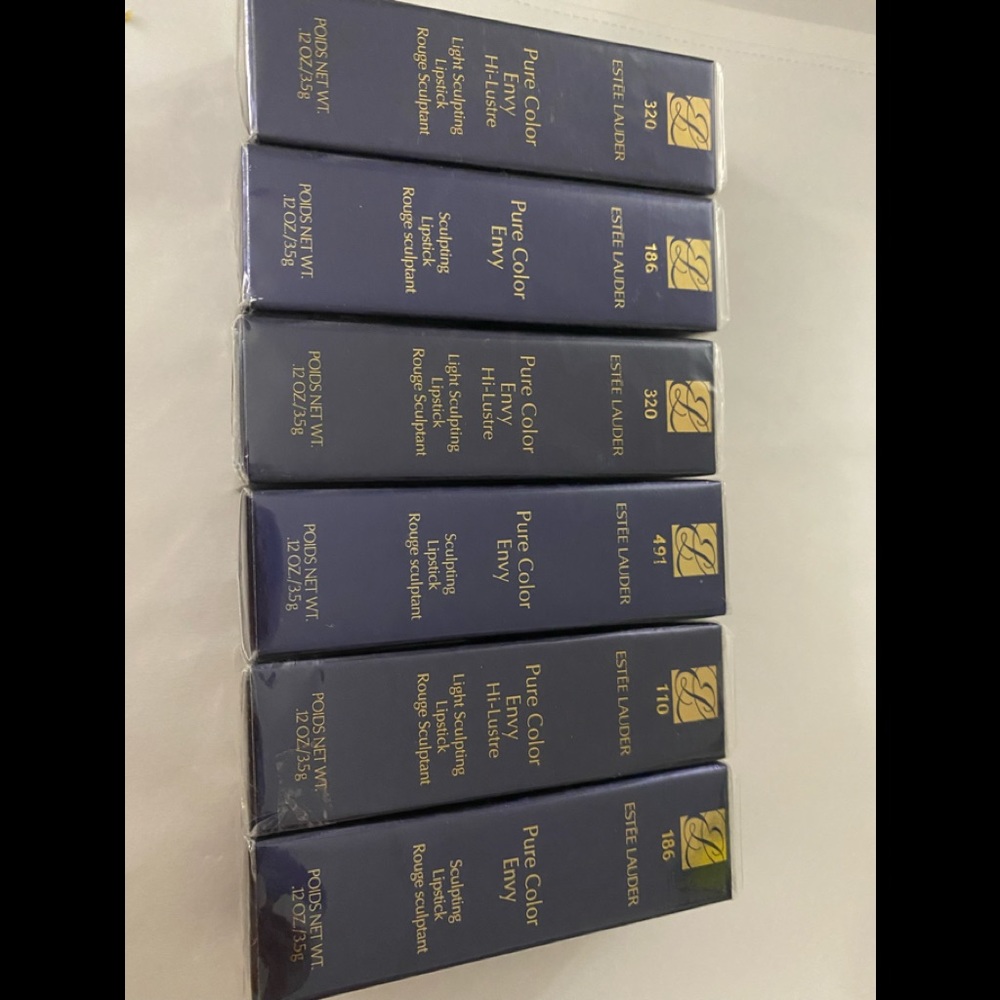 Estée Lauder lipsticks. 6 pieces. New in package. For 10$ each or all for 50$